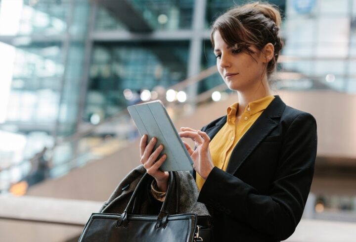 ServiceNow Women with Ipad